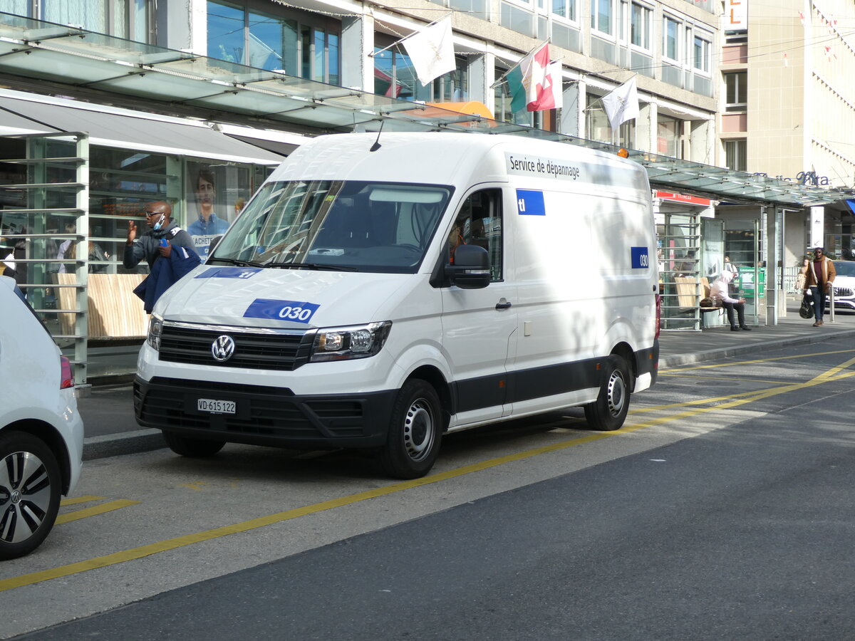 (228'911) - TL Lausanne - Nr. 30/VD 615'122 - VW am 11. Oktober 2021 beim Bahnhof Lausanne