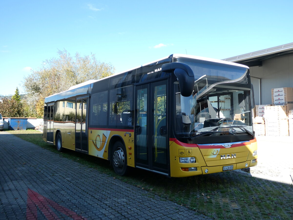 (229'771) - PostAuto Ostschweiz - SG 436'005 - MAN am 23. Oktober 2021 in Uznach, Garage