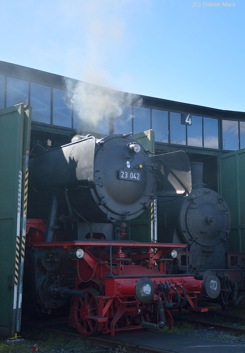 23 042 wurde am Vortag der Bahnwelttage 2016 (04.05.2016) angeheizt.