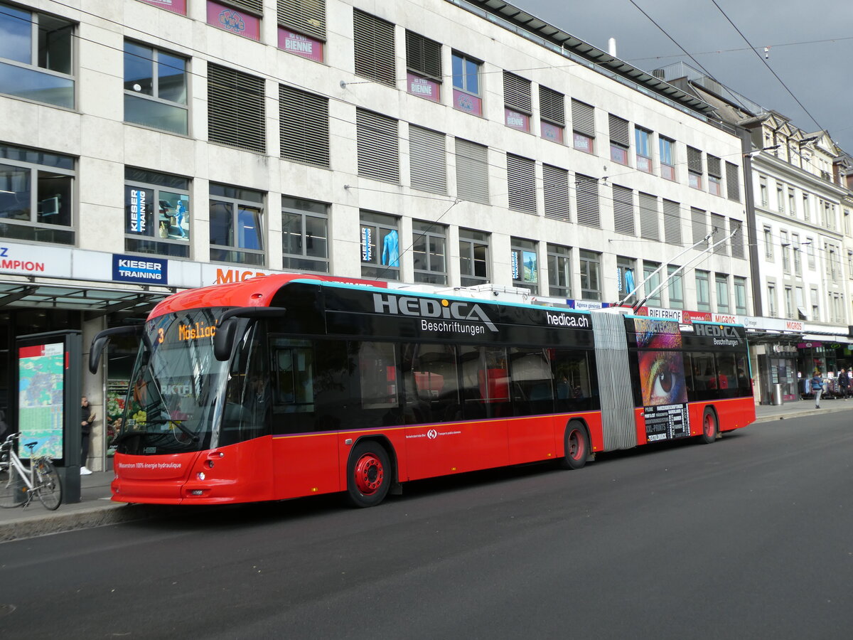 (230'138) - VB Biel - Nr. 92 - Hess/Hess Gelenktrolleybus am 8. November 2021 in Biel, Guisanplatz