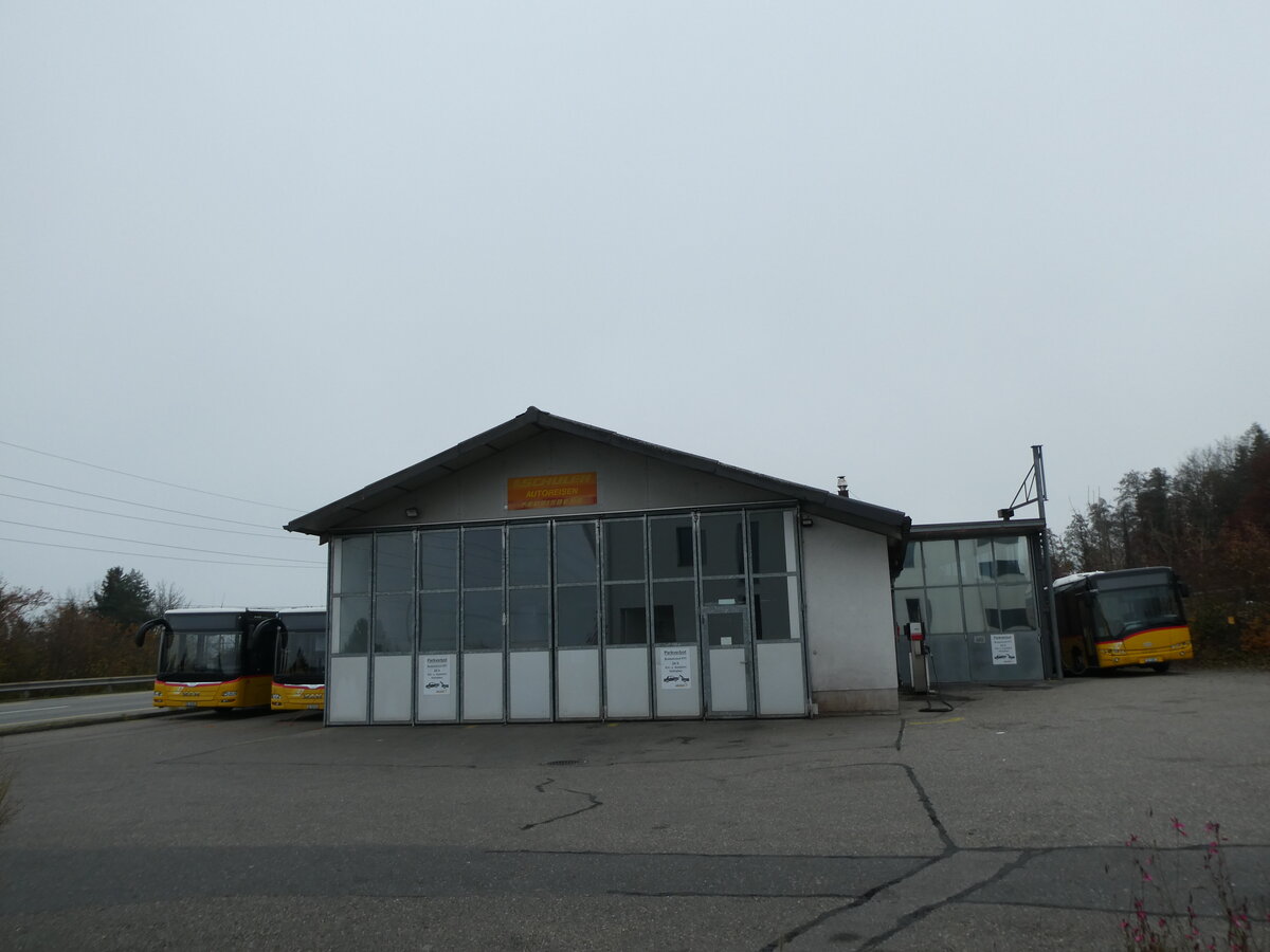 (230'859) - Lienert&Ehrler-Garage am 21. November 2021 in Pf�ffikon, Garage (noch beschriftet mit E. Schuler Autoreisen Feusisberg)