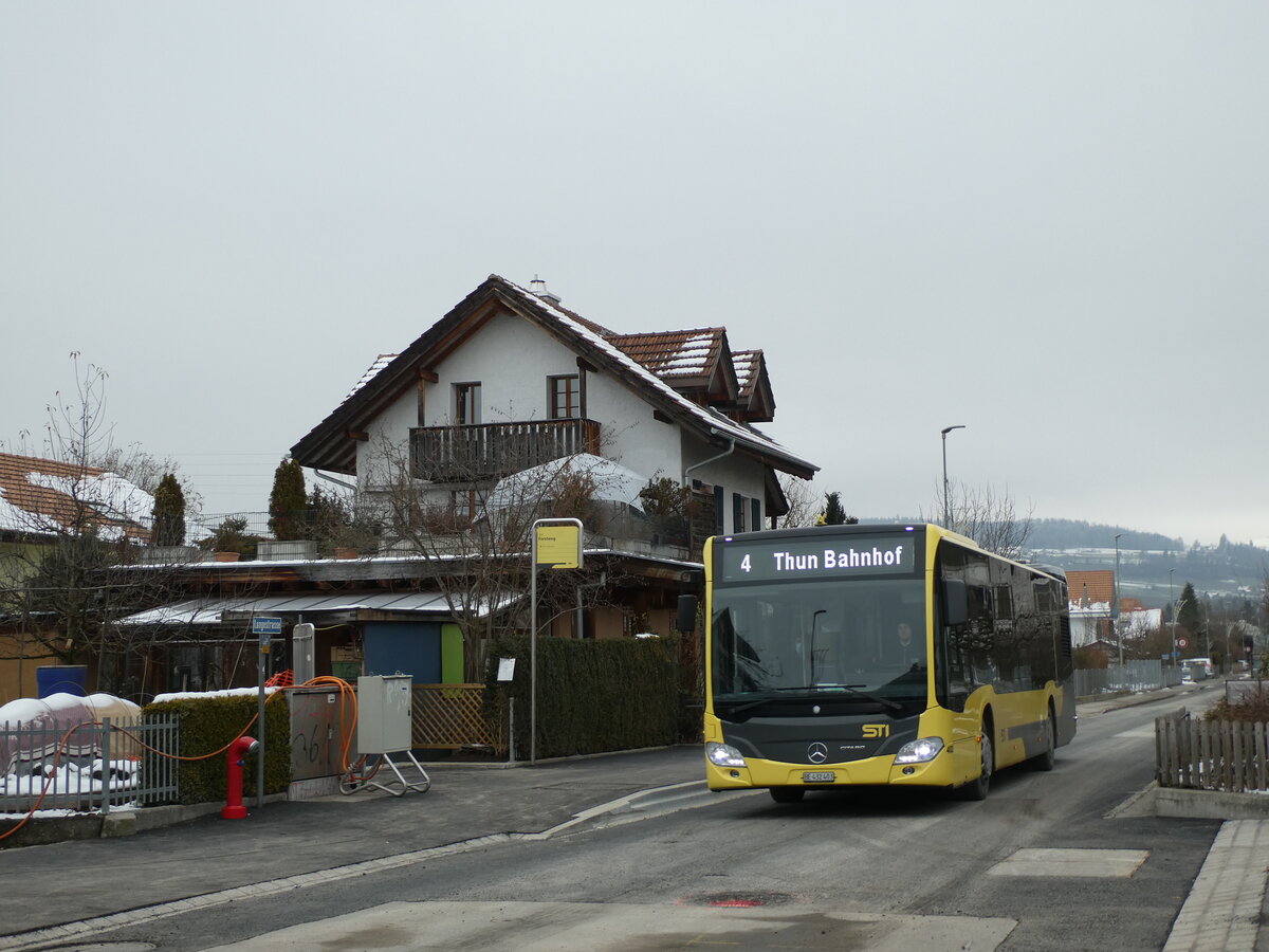 (231'393) - STI Thun - Nr. 403/BE 432'403 - Mercedes am 17. Dezember 2021 in Thun-Lerchenfeld, Forstweg