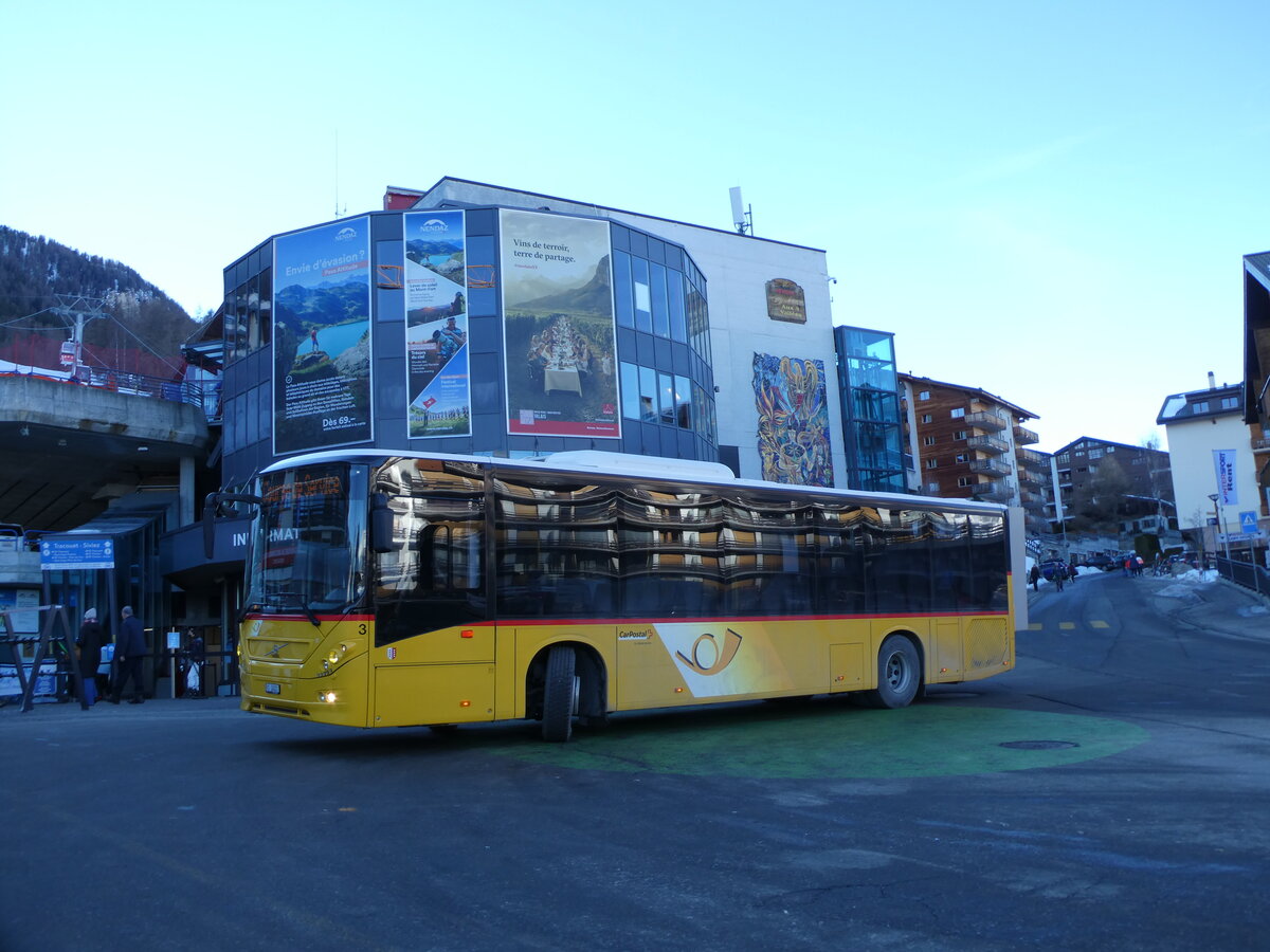 (231'642) - Lathion, Sion - Nr. 3/VS 26'221 - Volvo am 1. Januar 2022 in Haute-Nendaz, T�l�cabine