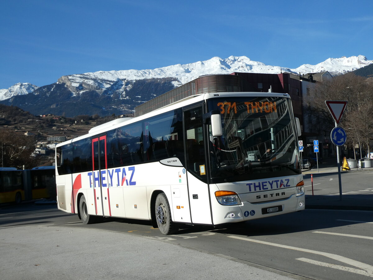 (231'651) - Theytaz, Sion - VS 11'009 - Setra am 1. Januar 2022 beim Bahnhof Sion