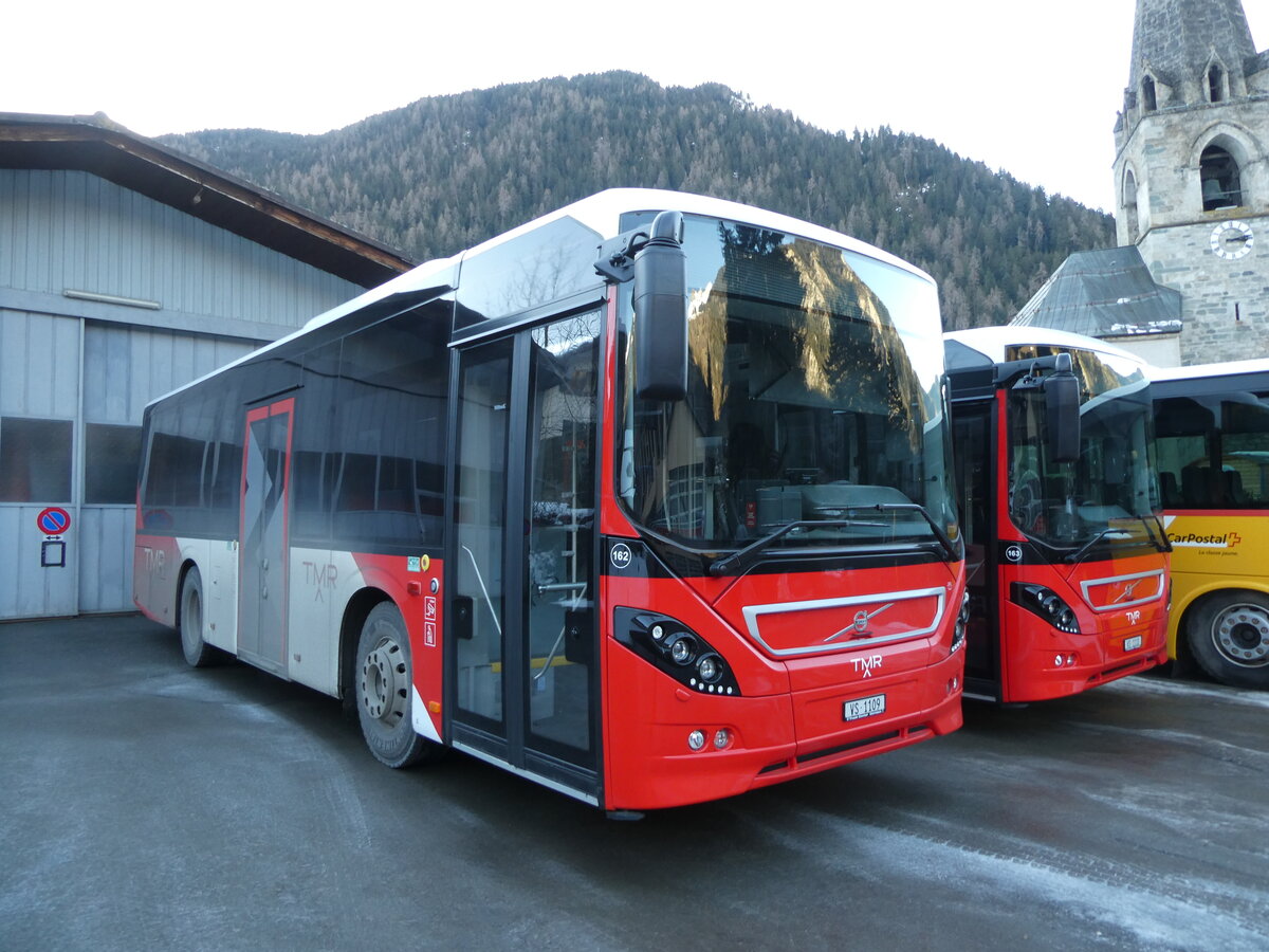 (231'674) - TRM(231'674) - TMR Martigny - Nr. 162/VS 1109 - Volvo am 1. Januar 2022 in Le Ch�ble, Garage