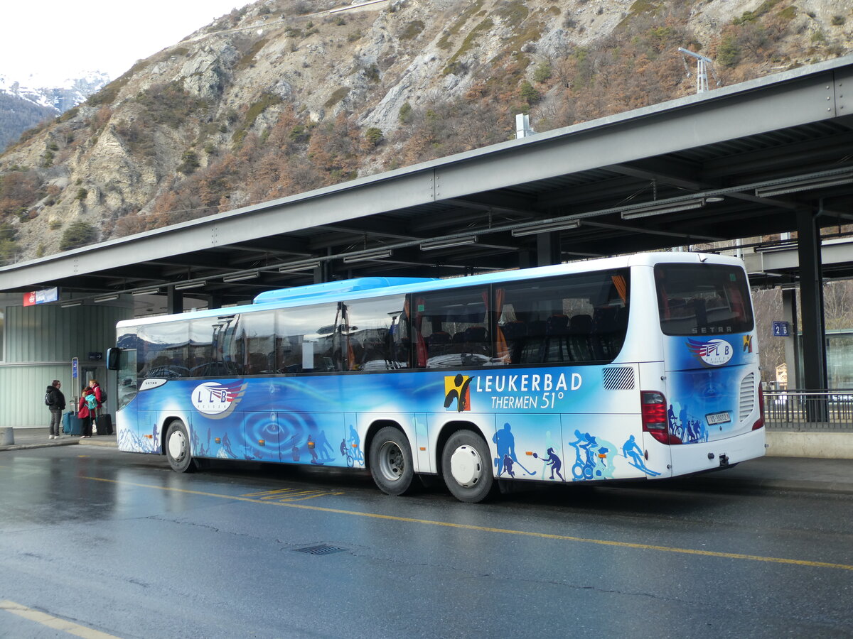 (231'752) - LLB Susten - Nr. 2/VS 38'002 - Setra am 2. Januar 2022 beim Bahnhof Leuk