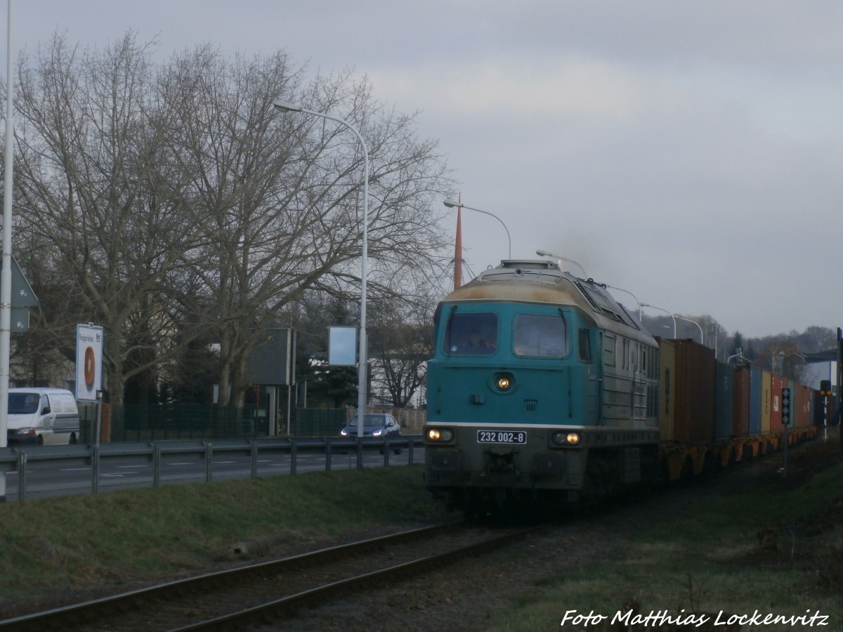 232 008 der CTHS mit einem G�terzug unterwegs zum Saalehafen am 21.1.15