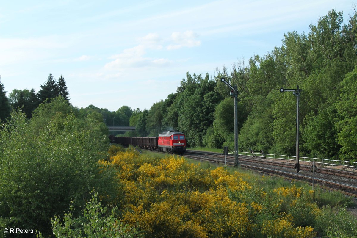 232 093-5 durchfährt Reuth bei Erbendorf mit dem 45368 XTCH - NNR. 26.05.16