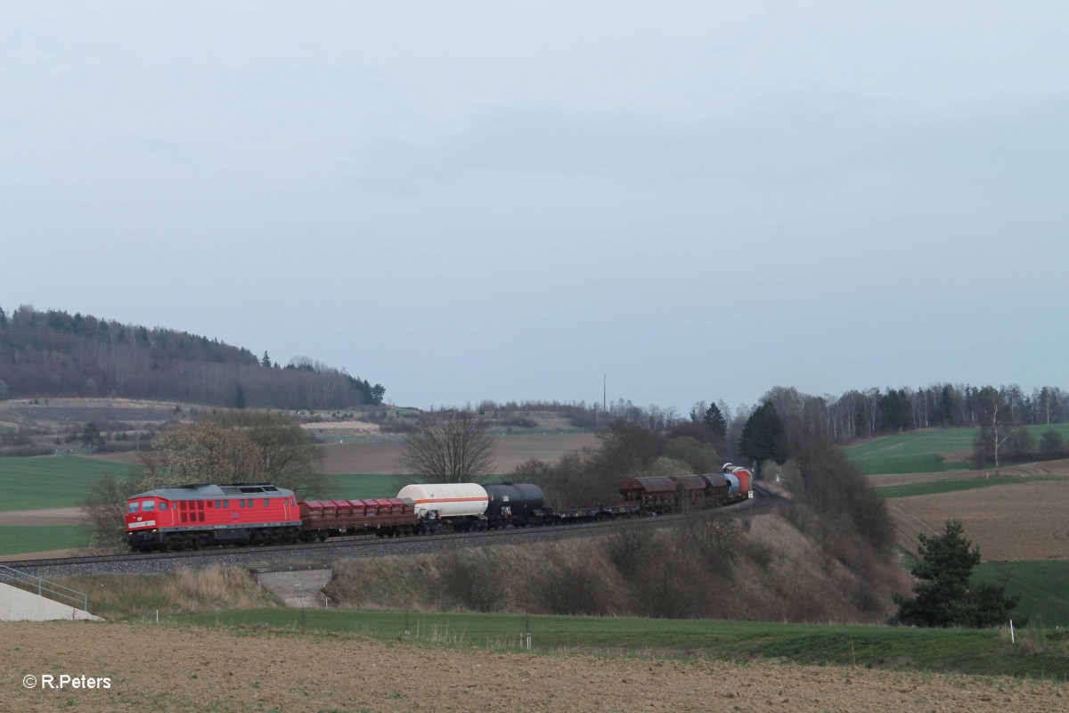 232 117-2 mit dem EZ 51750 Nürnberg - Leipzig Engelsdorf Frankenwald Umleiter bei Lengenfeld. 01.04.14