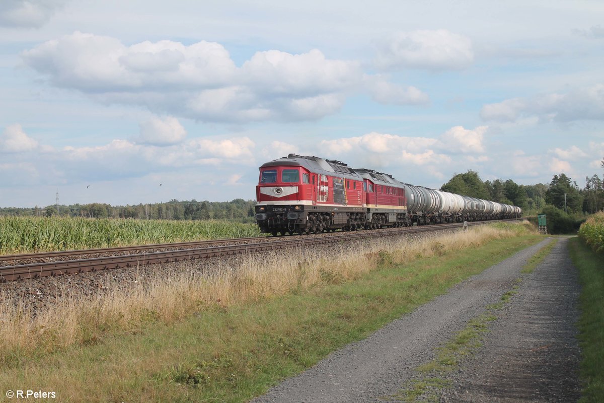 232 182 und 132 109 ziehen ein Kesselzug aus Sand Hafen nach Bitterfeld bei Oberteich. 03.09.20