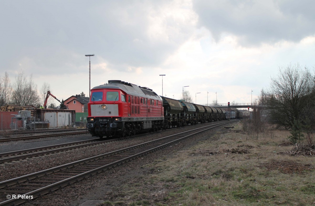 232 201-4 mit dem 45365 NNr - XTCH bei der durchfahrt in Wiesau. 26.02.16