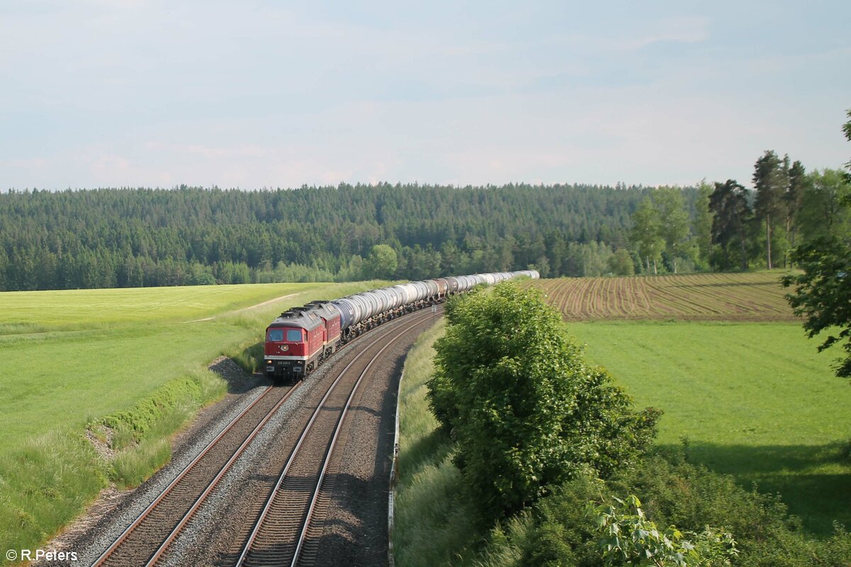 232 238 + 232 068 ziehen bei Neudes den Kesselzug vom Tanklager Marktredwitz nach Bitterfeld. 11.06.21