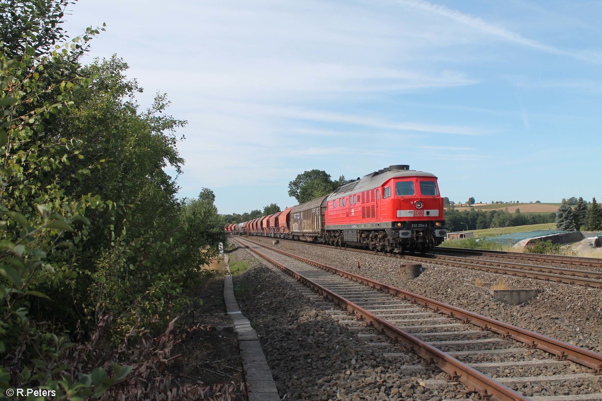 232 254-3 zieht den EZ 51716 Nürnberg - Senftenberg bei Schönfeld. 12.08.18