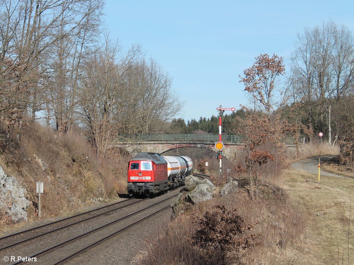 232 262-6 zieht bei Reuth bei Erbendorf den GAG 45390 Cheb - Burghausen. 06.03.21