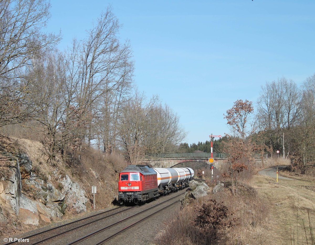 232 262-6 zieht bei Reuth bei Erbendorf den GAG 45390 Cheb - Burghausen. 06.03.21