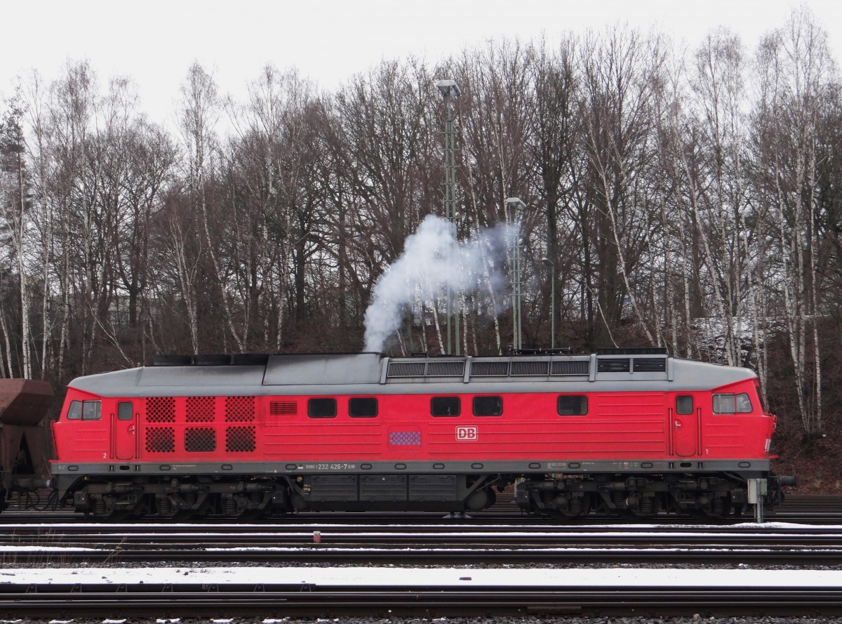 232 426 ist am 16.01.14 beim Starten in Marktredwitz zusehen.