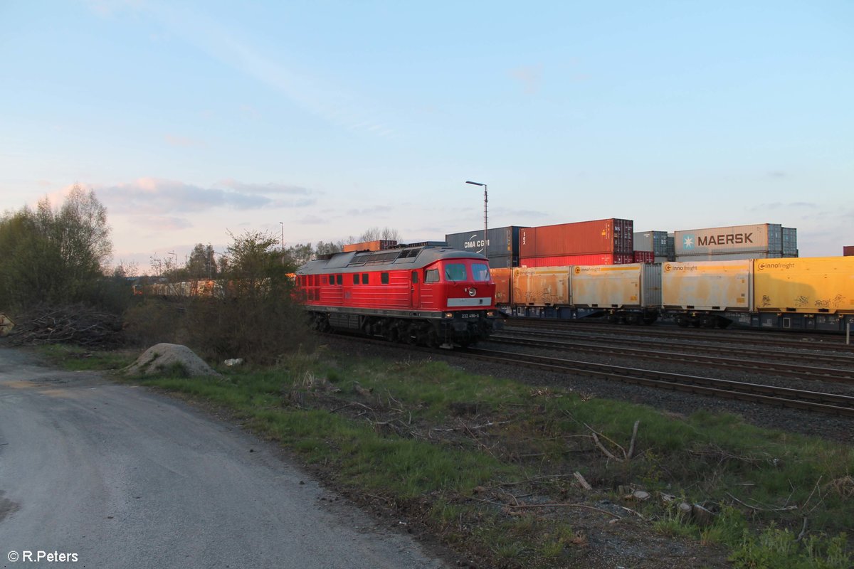 232 498-6 durch Fährt Wiesau/Oberpfalz solo nach dem sie einen Gaskesselzug von Regensburg nach Cheb gebracht hatte. 20.04.17