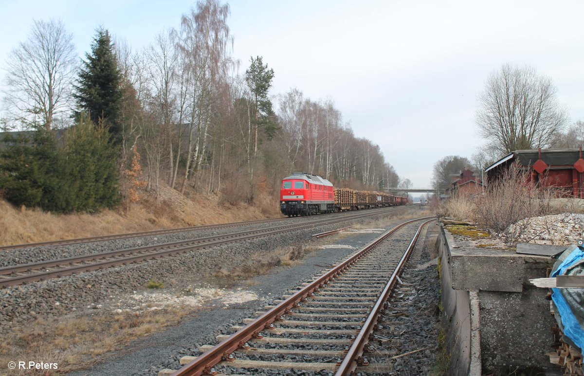 232 498-6 zieht durch Waldershof mit dem EZ 51717 NHO - NNR . 11.03.17