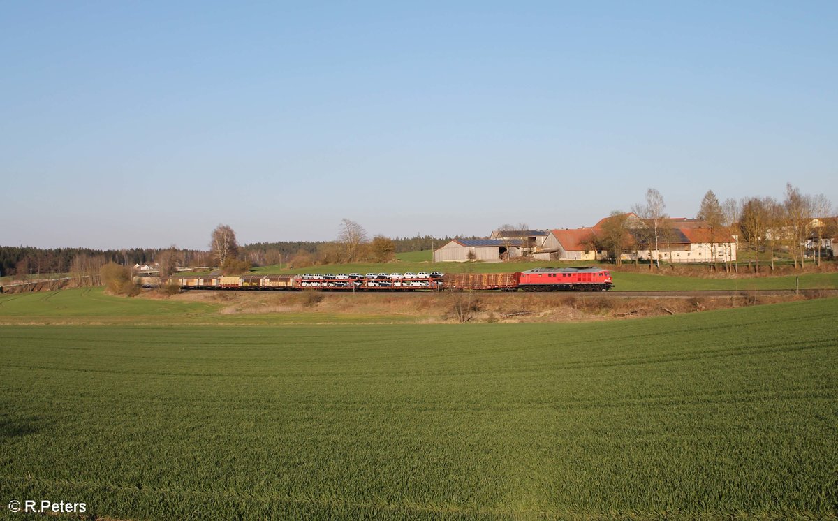 232 569 zieht kurz vor Reuth bei Erbendorf den EZ 45366 nach Nürnberg. 27.04.21