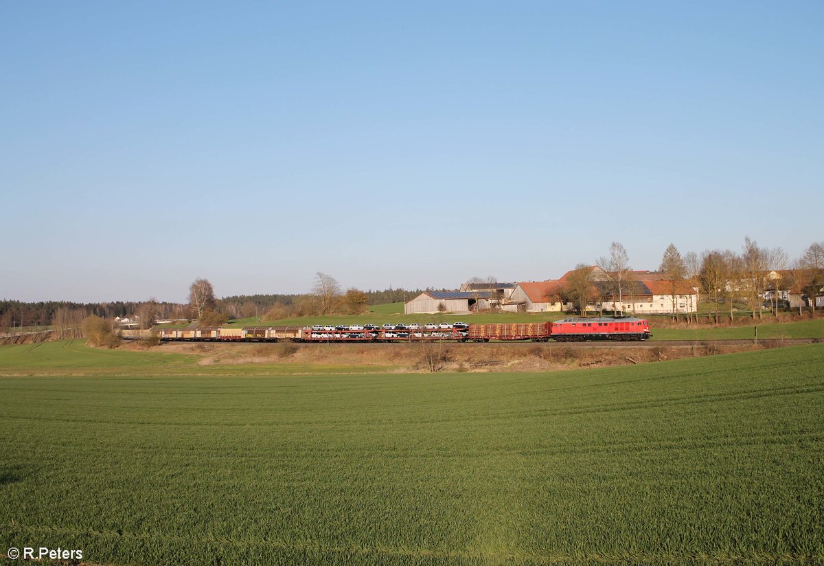 232 569 zieht kurz vor Reuth bei Erbendorf den EZ 45366 nach Nürnberg. 27.04.21