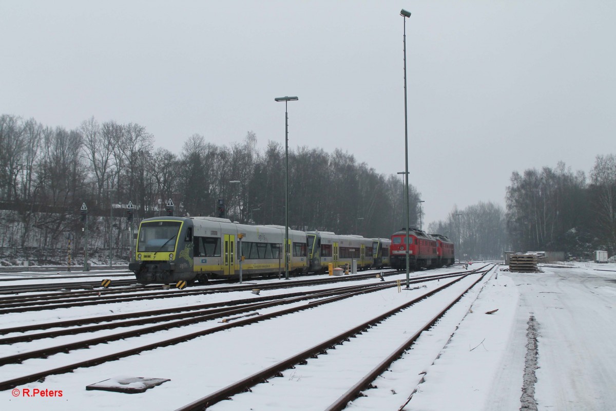 232 571 + 233 521 neben 650iger der agilis abgestellt in markredwitz. 02.02.13