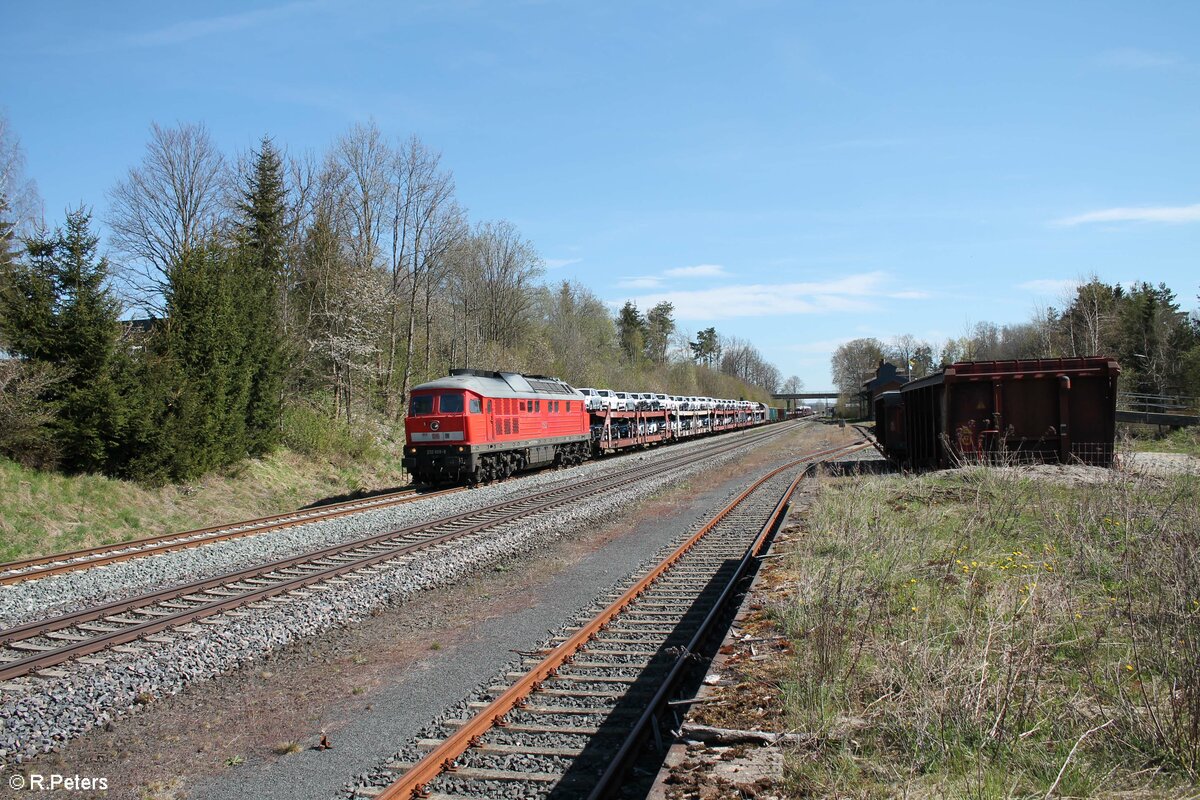 232 609-8 mit dem EZ45362 Cheb - Nürnberg bei der Durchfahrt in Waldershof mit einer schönen langen bunten Leine. 09.05.21