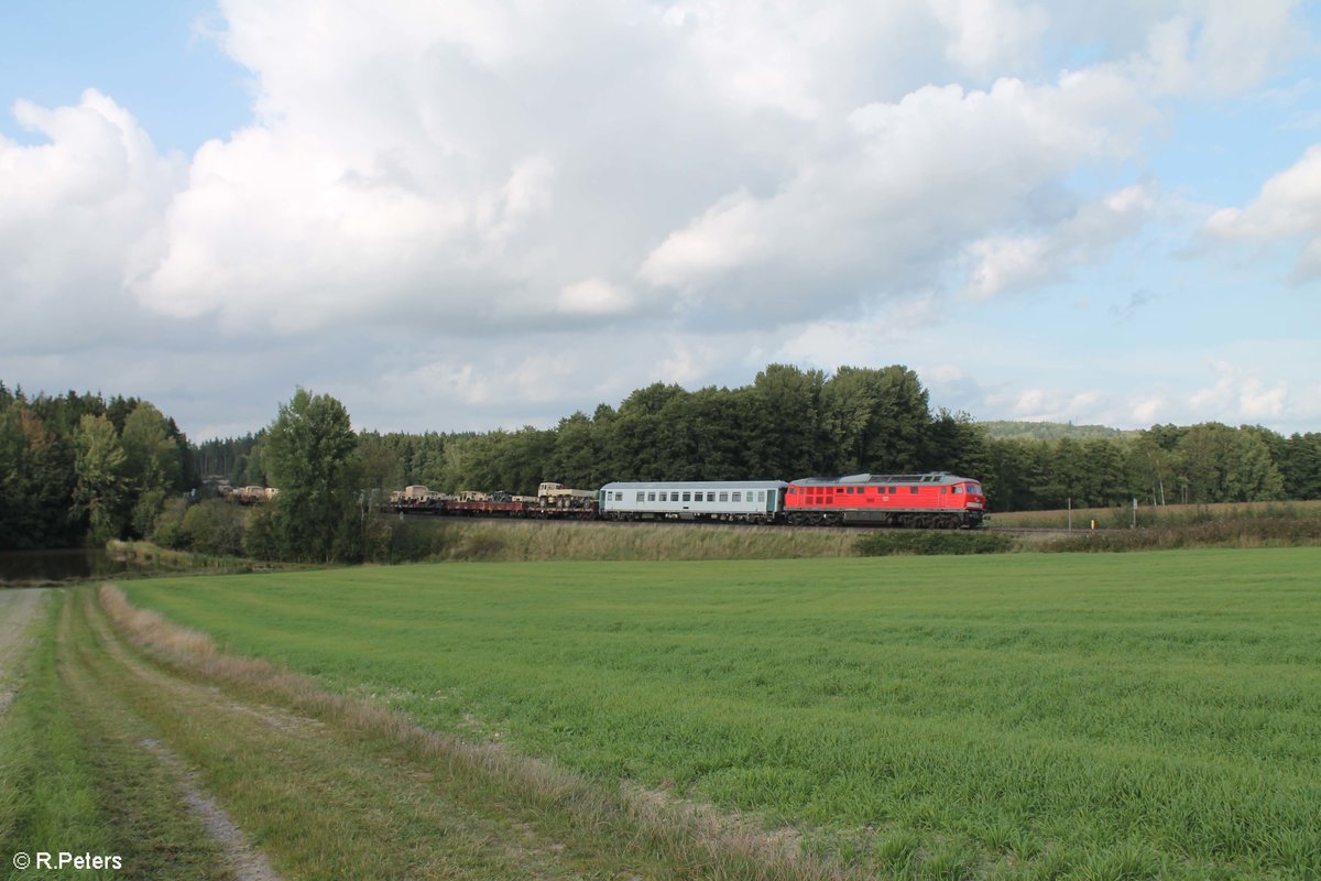 232 618-9 zieht ein Militrzug von Cheb nach Weiden bei Oberteich. 07.09.17