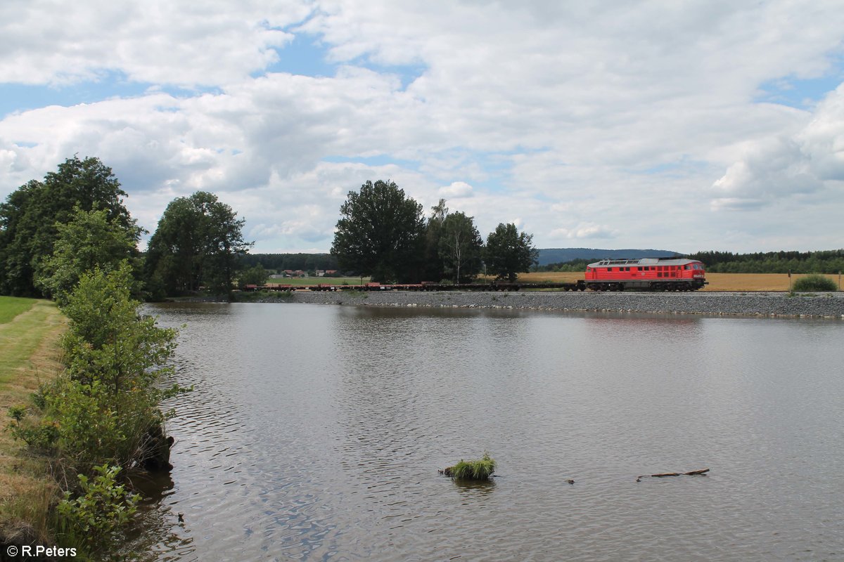 232 618 mit leer Militärzug am Rechenweiher von Vielseck nach Hof. 12.07.20