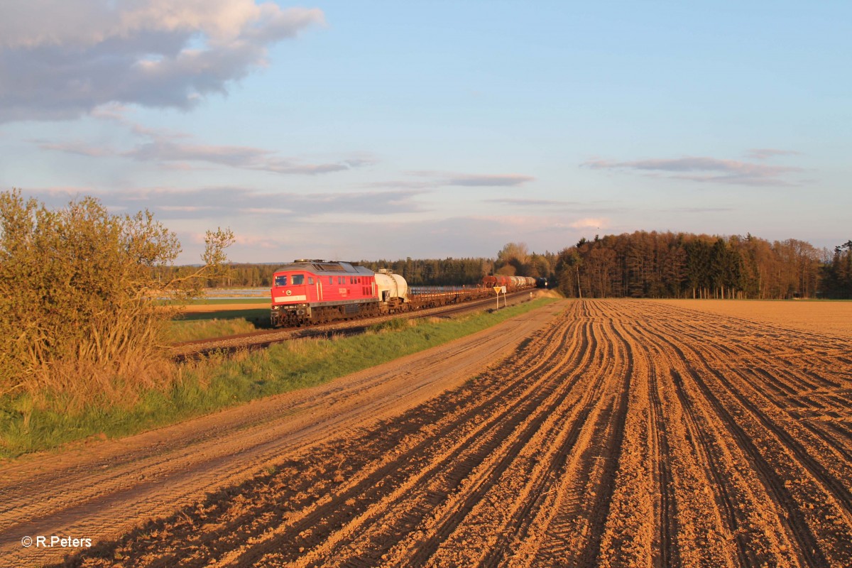 232 654-4 zieht im letzten Abendlicht den 51750 Frankenwald Umleiter Nürnberg - Leipzig Engelsdorf bei Oberteich. 16.04.14