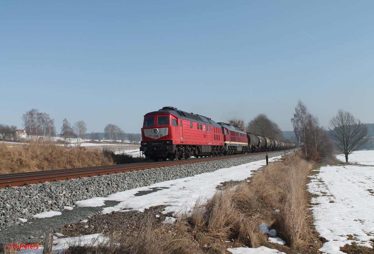 232 673-4 und 132 109 ziehen einen Kesselzug aus Vohburg Bayern Öl bei Naabdemenreuth . 16.02.17