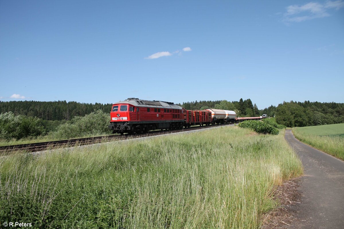 232 703 mit dem EZ 68342 Zusatzfracht nach Nürnberg bei Neusorg. 21.06.21