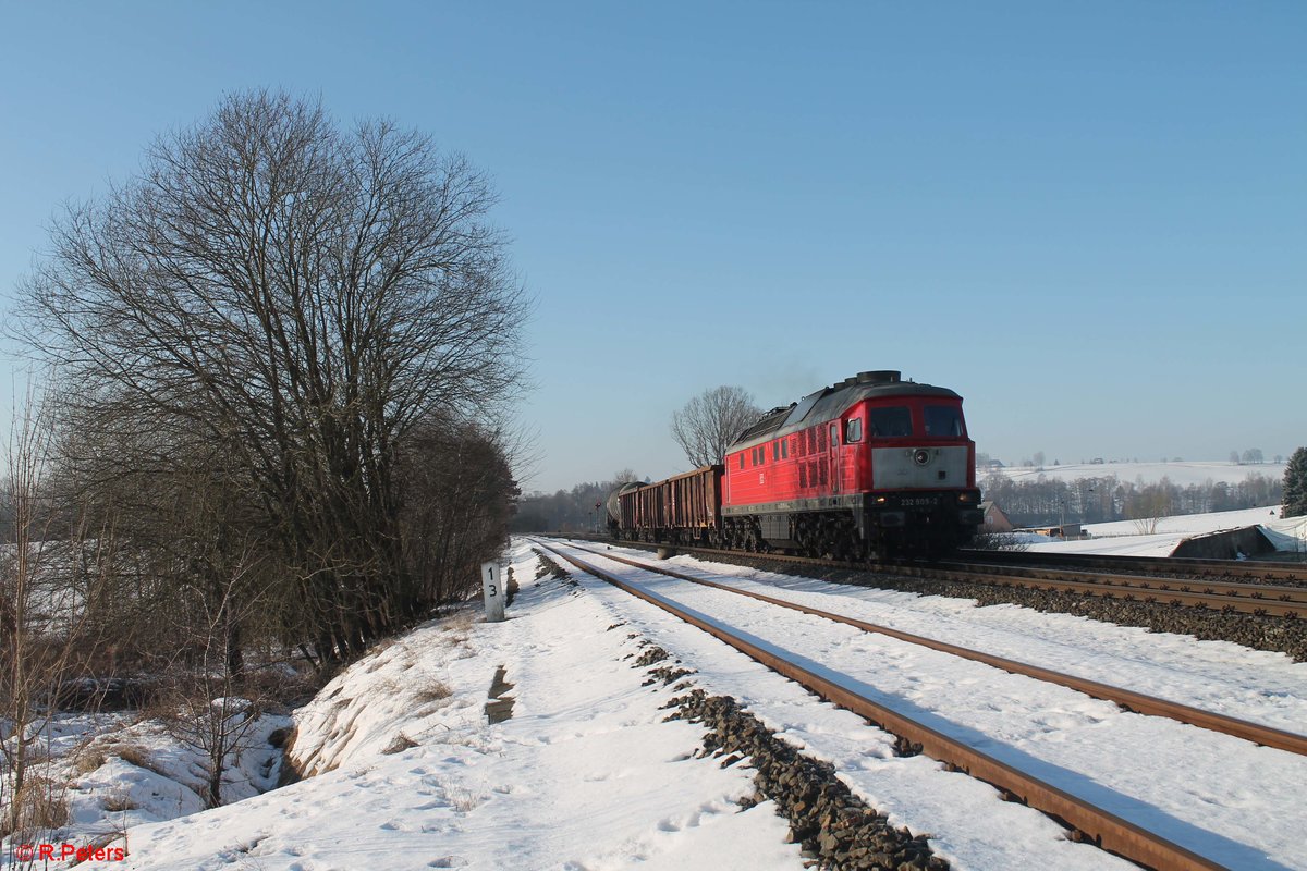 232 909-2 mit einem recht kurzen EZ 45367 bzw jetzt EZ 50862 NNR - XTCH bei Schönfeld. 15.02.17