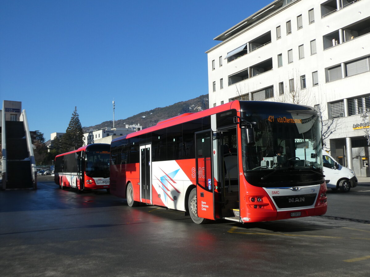 (232'105) - SMC Montana - Nr. 24/VS 108'924 - MAN am 19. Januar 2022 beim Bahnhof Sierre