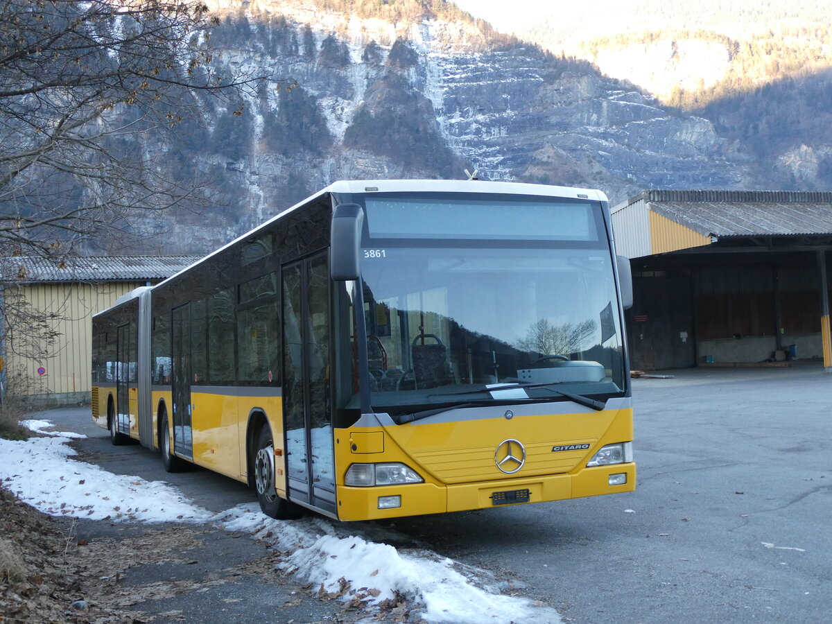 (232'300) - TMR Martigny - Nr. 129 - Mercedes am 23. Januar 2022 bei St-Maurice