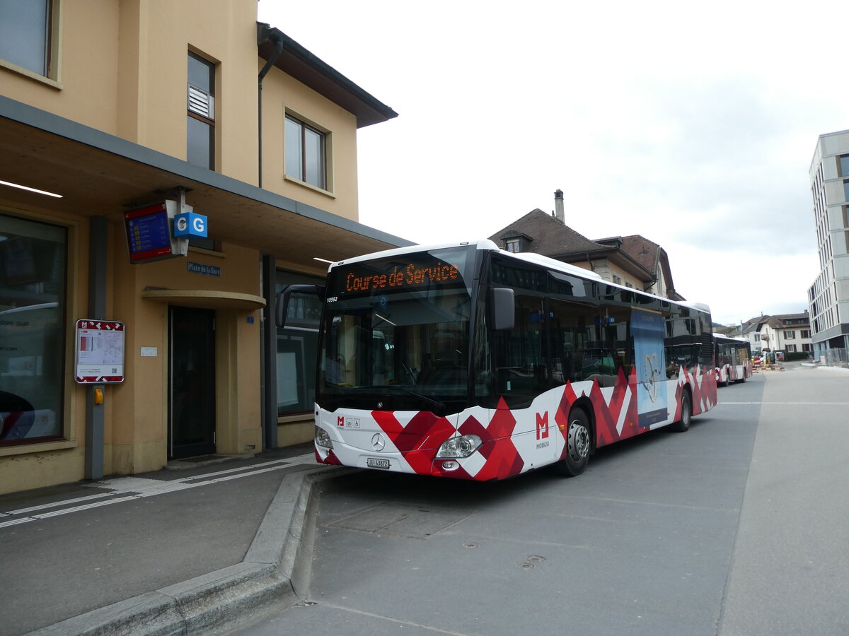 (232'666) - CarPostal Ouest - JU 43'865 - Mercedes am 6. Februar 2022 beim Bahnhof Del�mont
