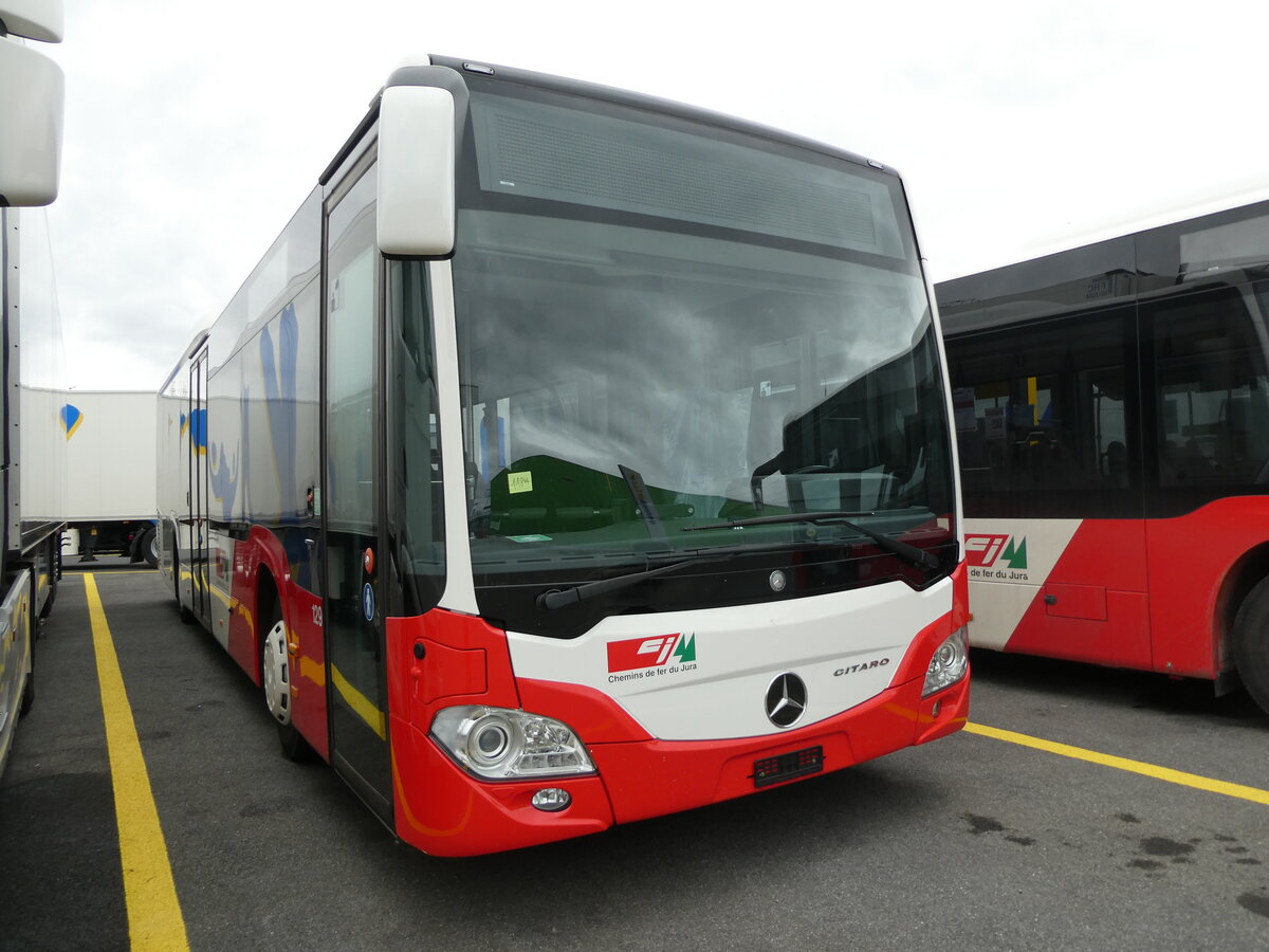(232'706) - CJ Tramelan - Nr. 129 - Mercedes am 6. Februar 2022 in Kerzers, Interbus
