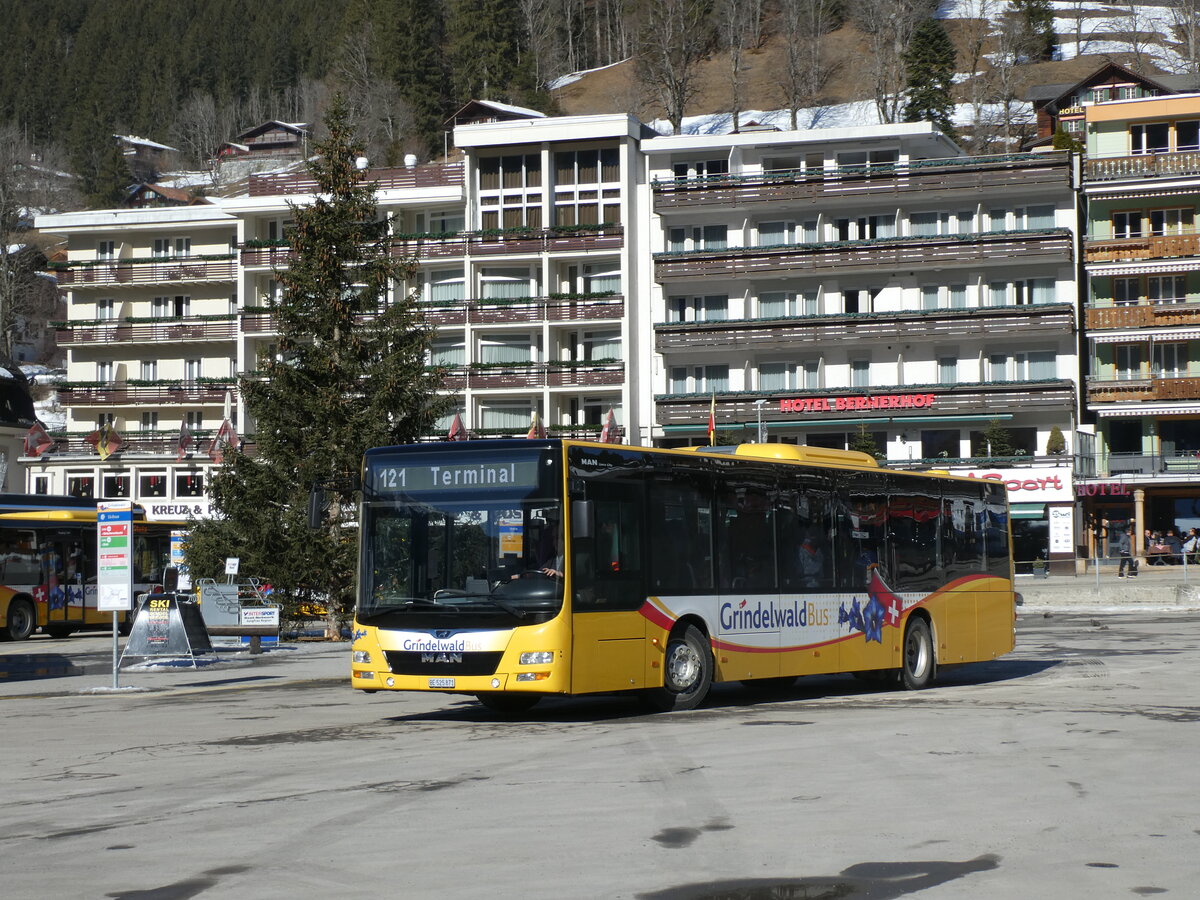 (232'838) - Grindelwaldbus, Grindelwald - Nr. 15/BE 525'871 - MAN am 13. Februar 2022 beim Bahnhof Grindelwald