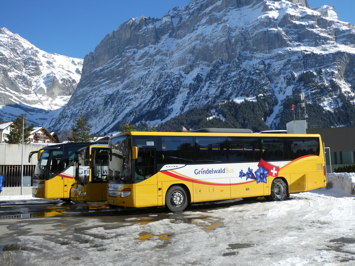 (232'847) - Grindelwaldbus, Grindelwald - Nr. 21/BE 100'930 - Setra am 13. Februar 2022 beim Bahnhof Grindelwald