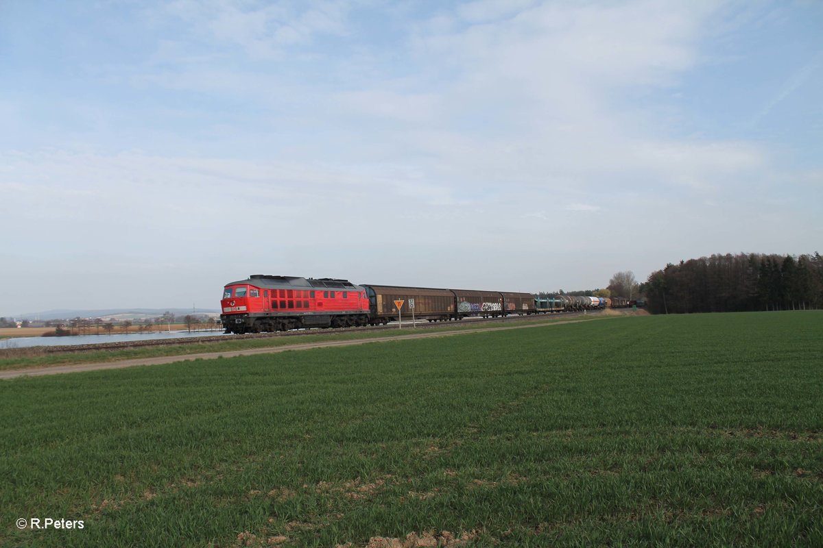 233 176-7 mit dem Frankenwald Umleiter 51724 Nürnberg - Leipzig Engelsdorf bei Oberteich. 05.04.16