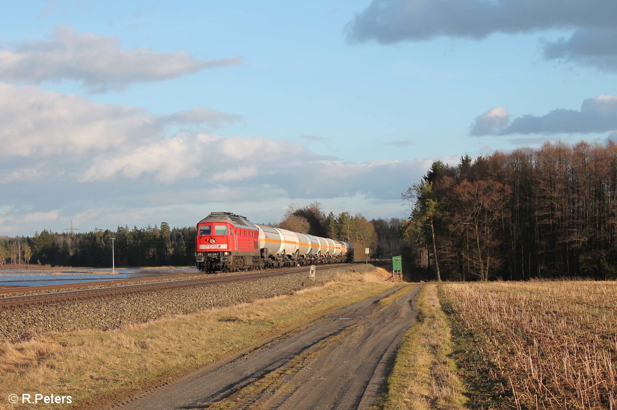 233 219-1 zog am 10.03.17 den GA 47383 NROB - XTCH im herrlichen Abendlich durch die Oberpfalz.