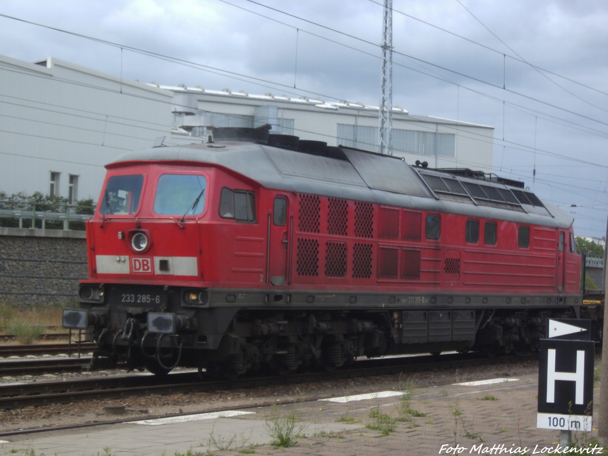 233 285-6 kurz vor der Weiterfahrt im Bahnhof Waren (M�ritz) am 16.6.14