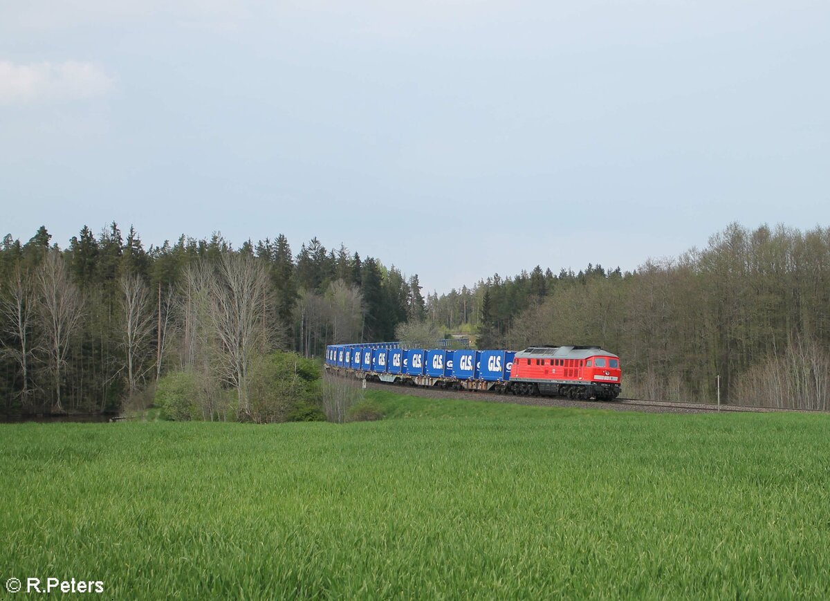 233 314 mit dem GLS Containerzug CT45396 bei Oberteich. 08.05.22