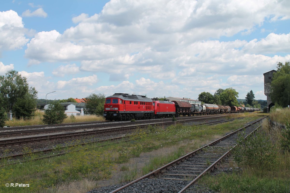 233 525-5 zieht die 145 010 und den 51722 NNR - LLE Frankenwald Umleiter durch Pechbrunn. 19.07.16