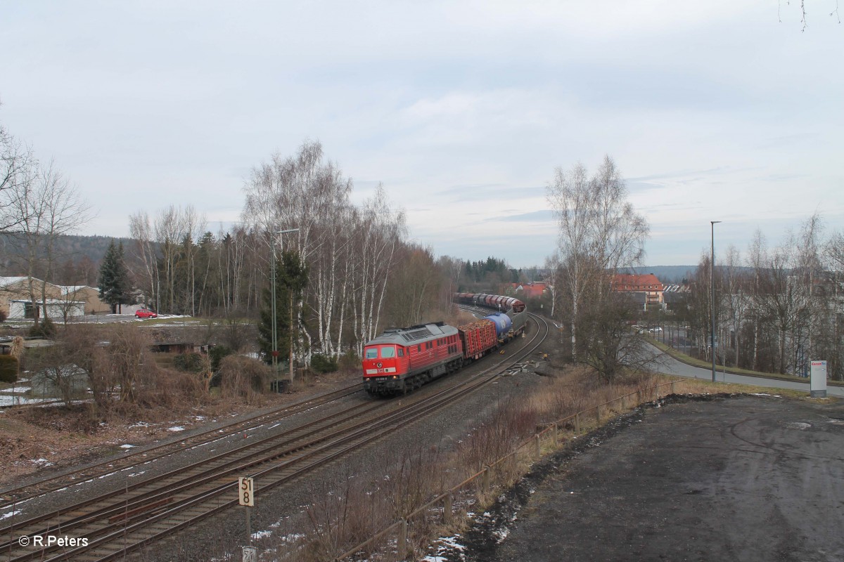 233 636-0 kommt mit dem EZ 51612 Leipzig Engelsdorf - Nürnberg bei der Einfahrt in Marktredwitz. 05.03.15