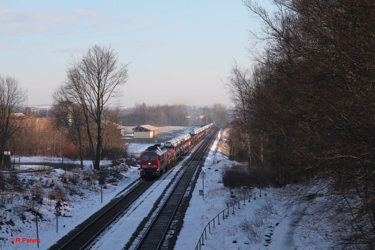 233 662-6 erreicht gleich Waldershof mit dem 51783 Zwickau - Nürnberg nach dem sie Marktredwitz hinter sich gelassen hat. 21.02.15