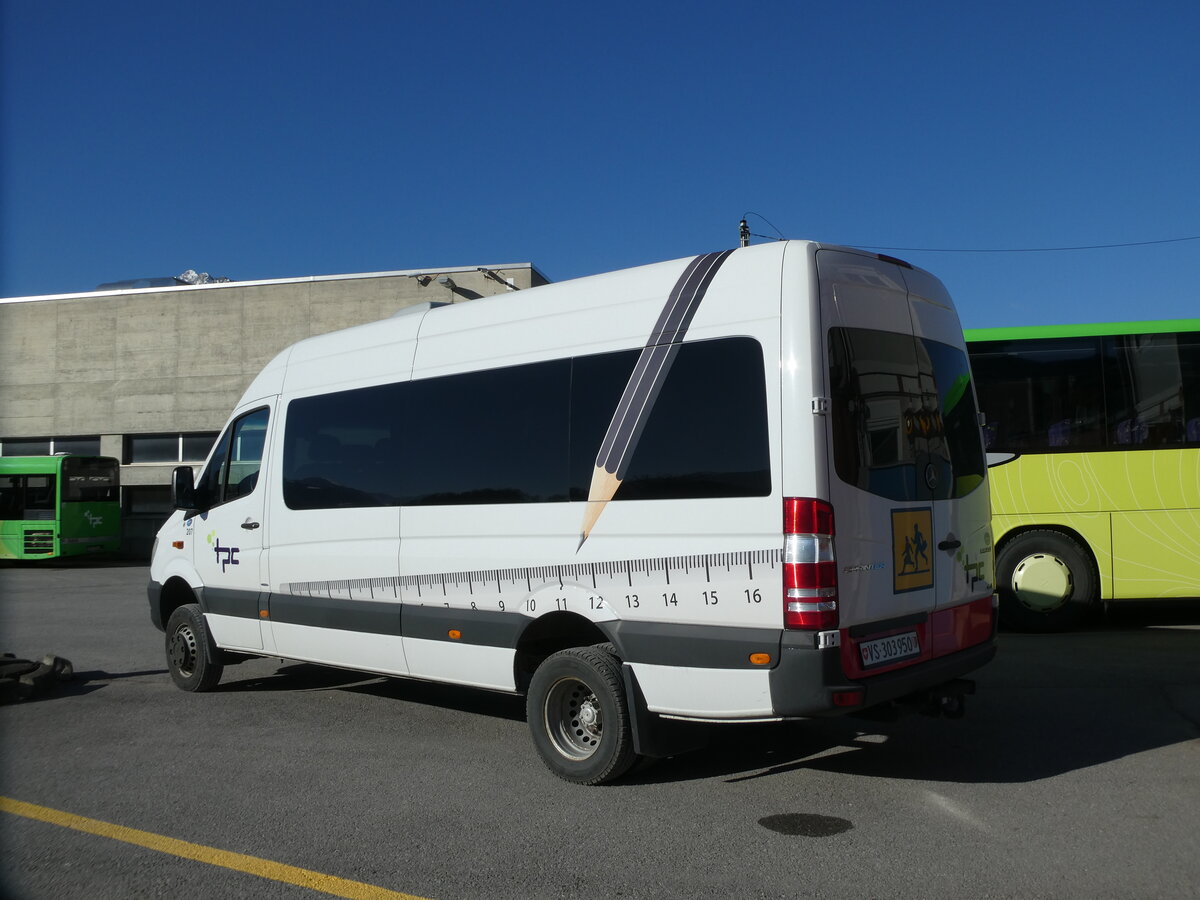 (233'144) - TPC Aigle - Nr. 207/VS 303'950 - Mercedes (ex Schule, Goms) am 26. Februar 2022 in Aigle, D�p�t