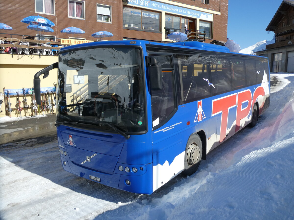 (233'204) - Nicolas, Val-d'Illiez - VS 167'013 - Volvo am 26. Februar 2022 in Les Crosets, Tlcabine