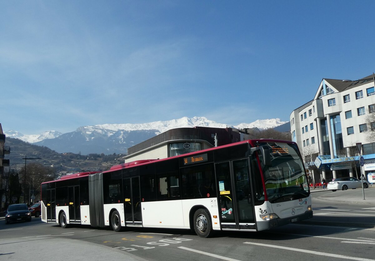 (233'464) - PostAuto Wallis - Nr. 65/VS 186'400 - Mercedes (ex Lathion, Sion Nr. 65) am 7. M�rz 2022 beim Bahnhof Sion