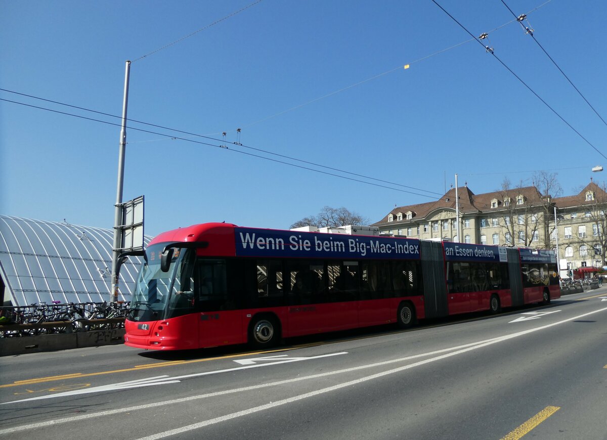 (233'594) - Bernmobil, Bern - Nr. 42 - Hess/Hess Doppelgelenktrolleybus am 9. M�rz 2022 in Bern, Schanzenstrasse