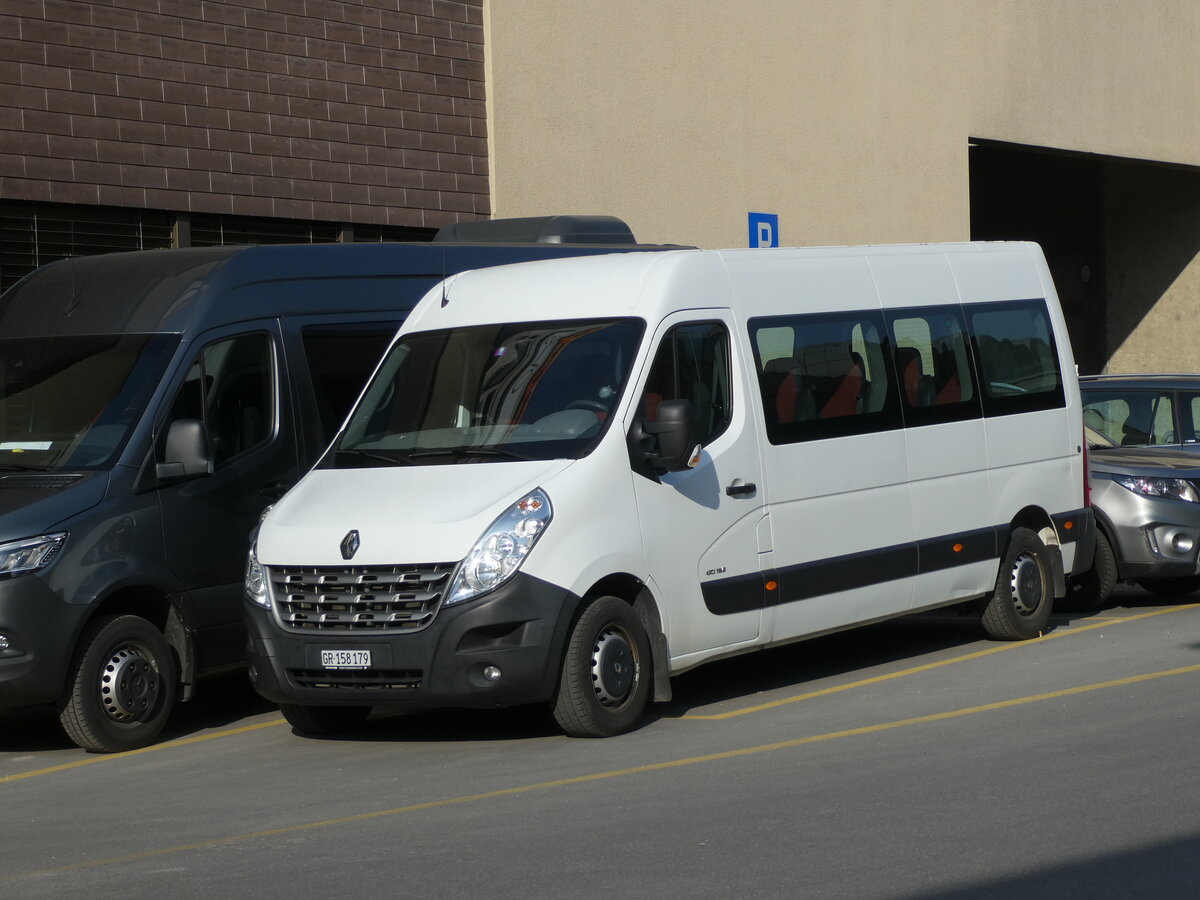 (233'747) - Gaudenz, Andeer - GR 158'179 - Renault am 11. Mrz 2022 beim Bahnhof Thusis